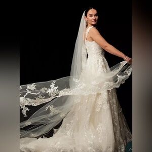David’s Bridal Cathedral Veil with Sequined Lace Appliques
STYLE# WPD20244